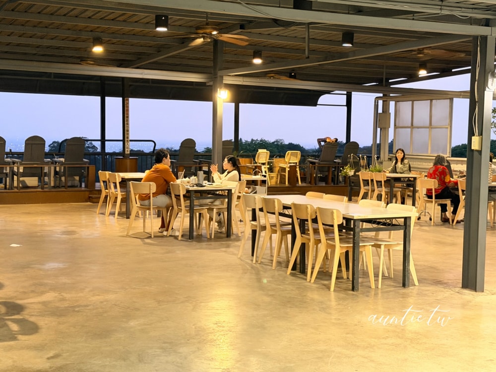 【彰化】貓頭鷹廣場｜彰化夜景泡腳推薦，療癒草藥泡腳只要135元、夜景視野、環境寬敞舒適又乾淨
