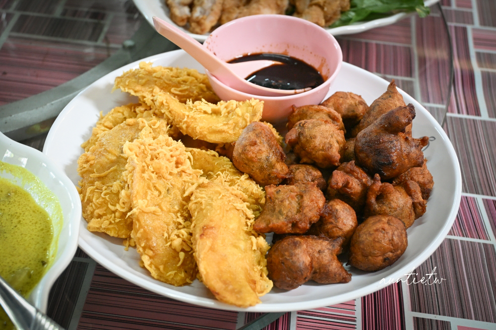 【馬來西亞旅遊】柔佛州｜迪沙魯水果園，走進熱帶果園大嗑水果 Buffet，近距離小動物互動還有刺激越野車！