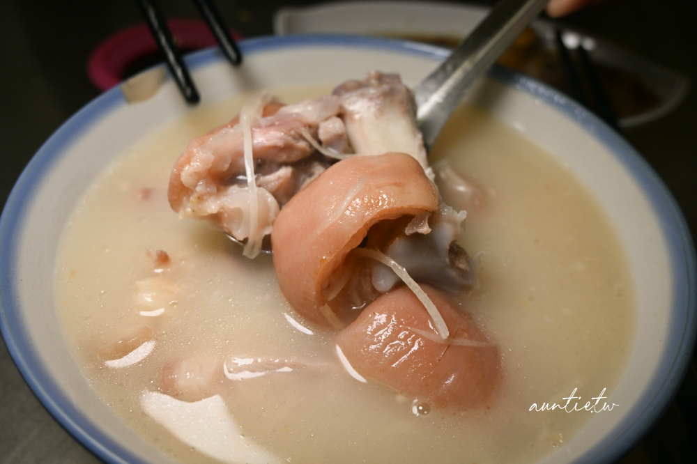 【台北】北投｜海鮮拉麵清燉豬腳，香醇豬腳白湯，鹹香夠味滷肉飯，北投排隊美食