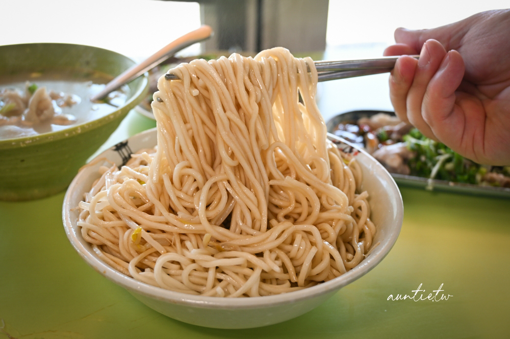 【新北】三重｜大胖烏醋麵，平價又大碗烏醋麵，新鮮黑白切！