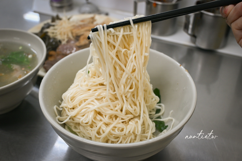 【新北】中和｜智光乾拌麵，乾拌麵配滷味太犯規，低調老店卻超多人吃