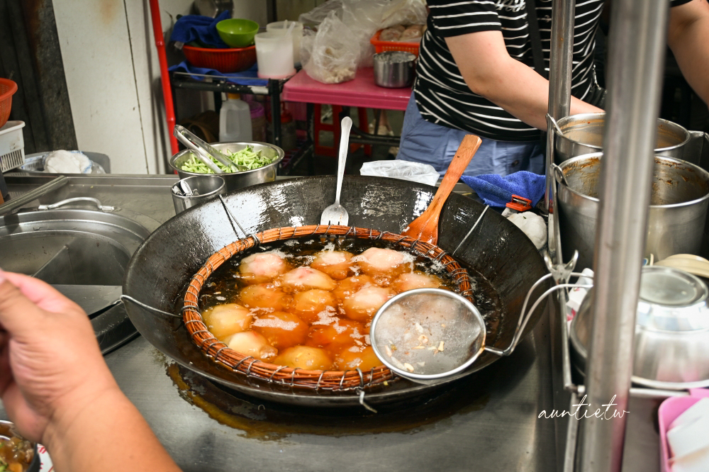【基隆】安樂市場｜五十年手工肉圓，加了小黃瓜的黃口肉圓，不定期出攤，要吃要先看粉專