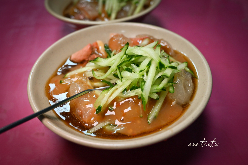 【基隆】安樂市場｜五十年手工肉圓，加了小黃瓜的黃口肉圓，不定期出攤，要吃要先看粉專