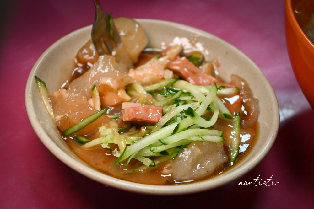 【基隆】安樂市場｜五十年手工肉圓，加了小黃瓜的黃口肉圓，不定期出攤，要吃要先看粉專