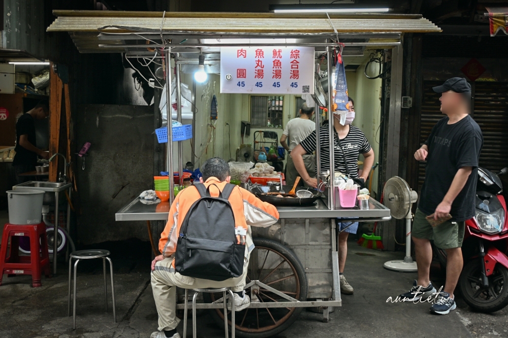 【基隆】安樂市場｜五十年手工肉圓，加了小黃瓜的黃口肉圓，不定期出攤，要吃要先看粉專