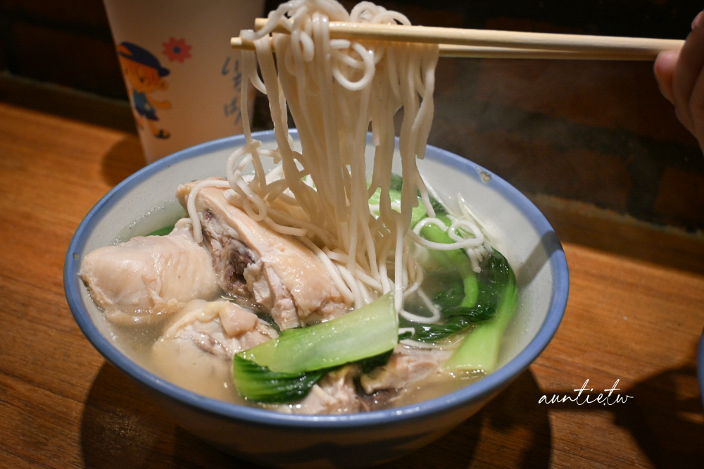 【新北】頂溪站｜竹林雞肉永和總店，銷魂雞肉飯升級大碗更過癮，加辣更好吃，永和排隊名店
