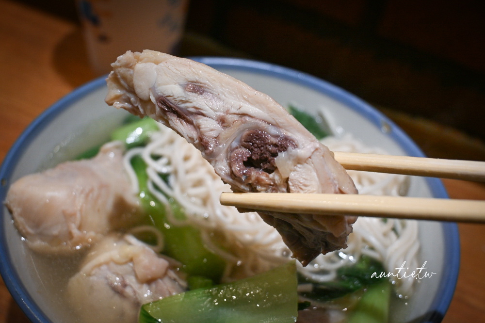 【新北】頂溪站｜竹林雞肉永和總店，銷魂雞肉飯升級大碗更過癮，加辣更好吃，永和排隊名店