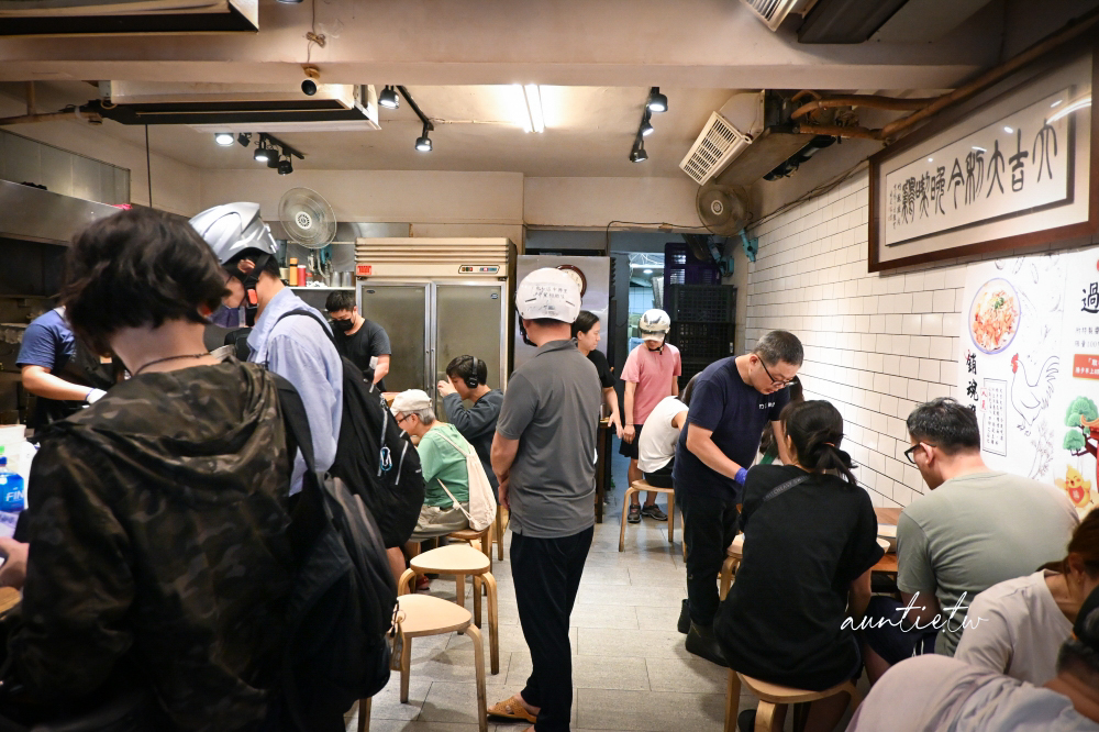 【新北】頂溪站｜竹林雞肉永和總店，銷魂雞肉飯升級大碗更過癮，加辣更好吃，永和排隊名店