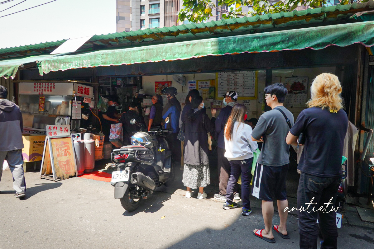 【台北南港】涼麵赤肉豬腸冬粉，橫科市場排隊美食，在地人早餐晚來吃不到
