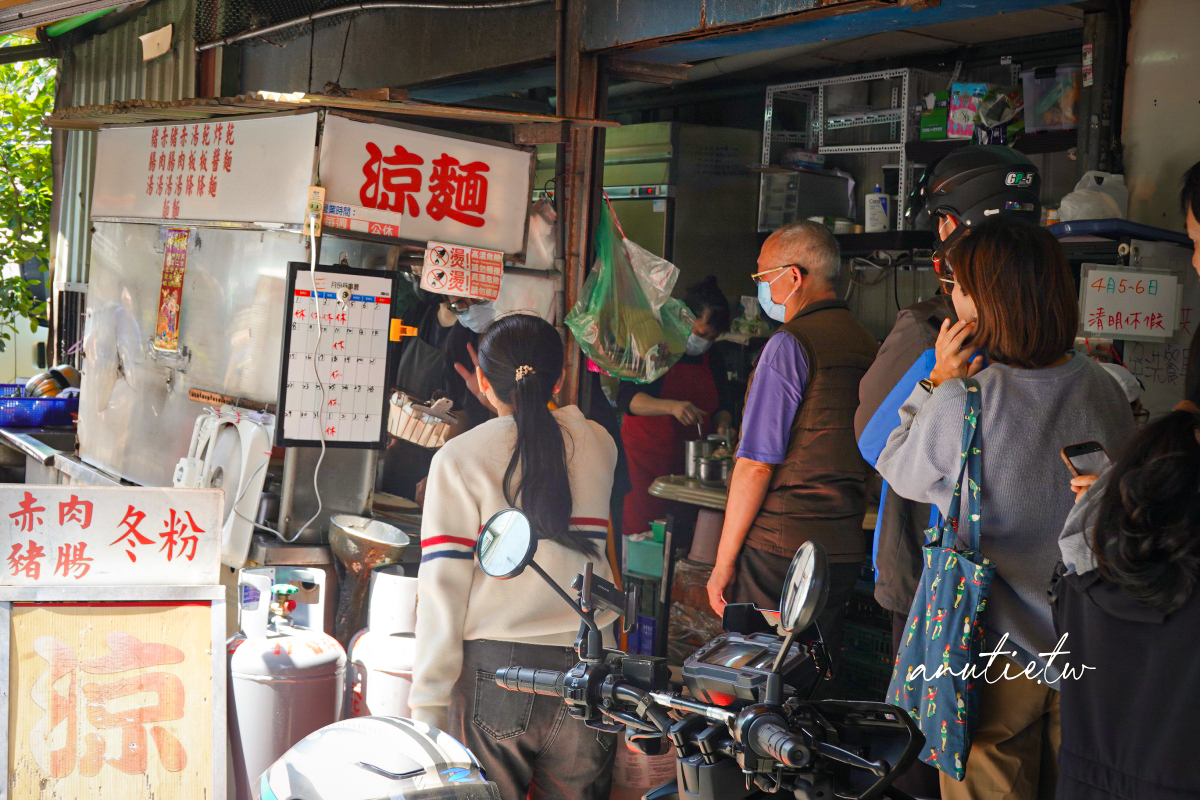 【台北南港】涼麵赤肉豬腸冬粉，橫科市場排隊美食，在地人早餐晚來吃不到
