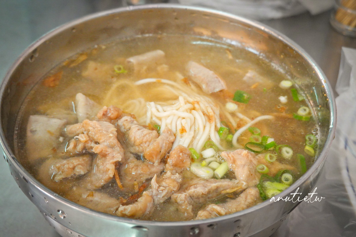【台北南港】涼麵赤肉豬腸冬粉，橫科市場排隊美食，在地人早餐晚來吃不到