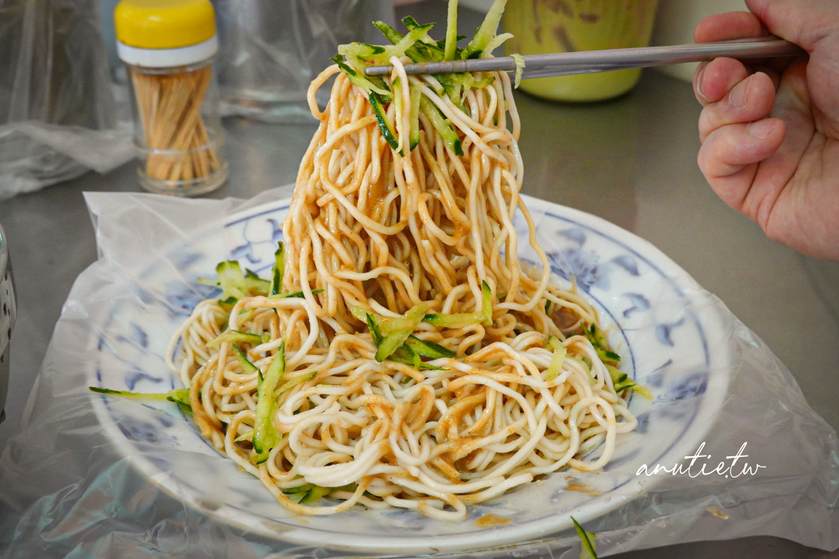 【台北南港】涼麵赤肉豬腸冬粉,橫科市場排隊美食,在地人早餐晚來吃不到 - 第10張圖 【台北南港】涼麵赤肉豬腸冬粉,橫科市場排隊美食,在地人早餐晚來吃不到
