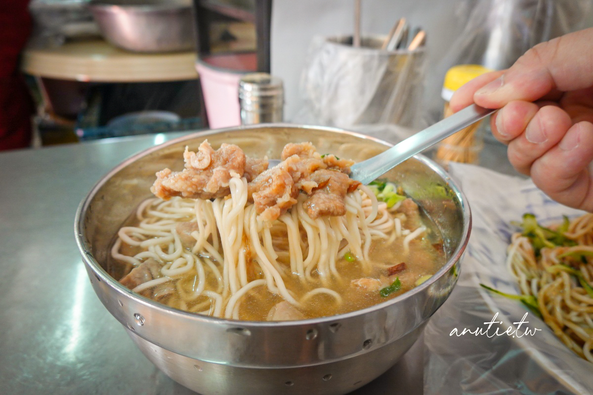 【台北南港】涼麵赤肉豬腸冬粉，橫科市場排隊美食，在地人早餐晚來吃不到