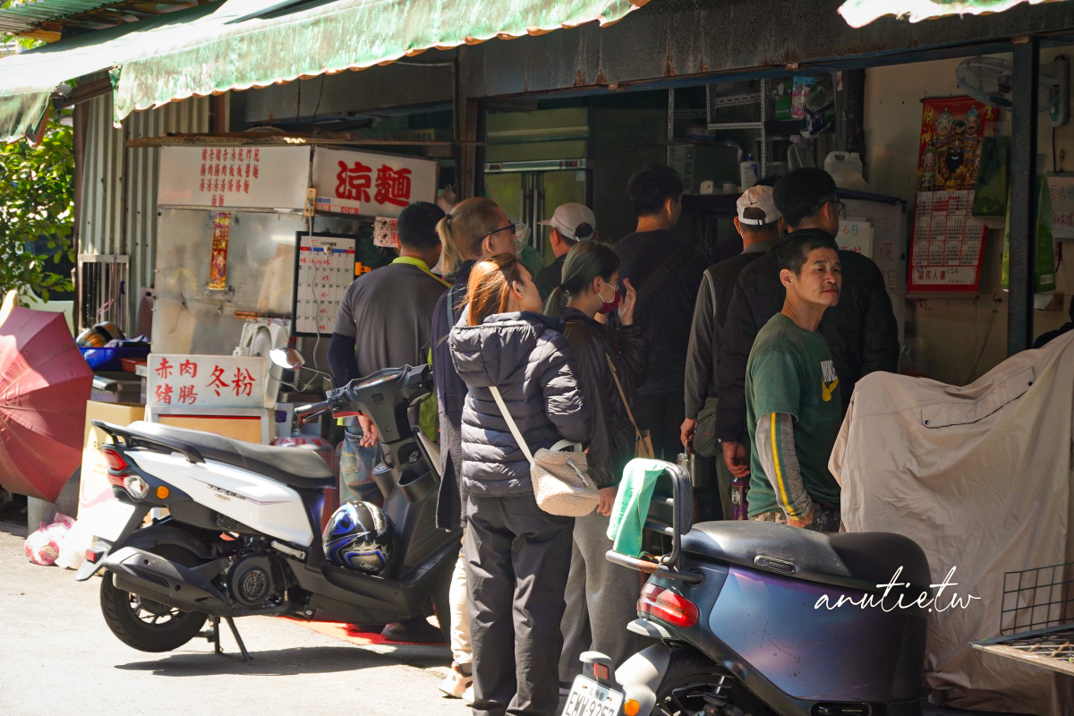 【台北南港】涼麵赤肉豬腸冬粉，橫科市場排隊美食，在地人早餐晚來吃不到