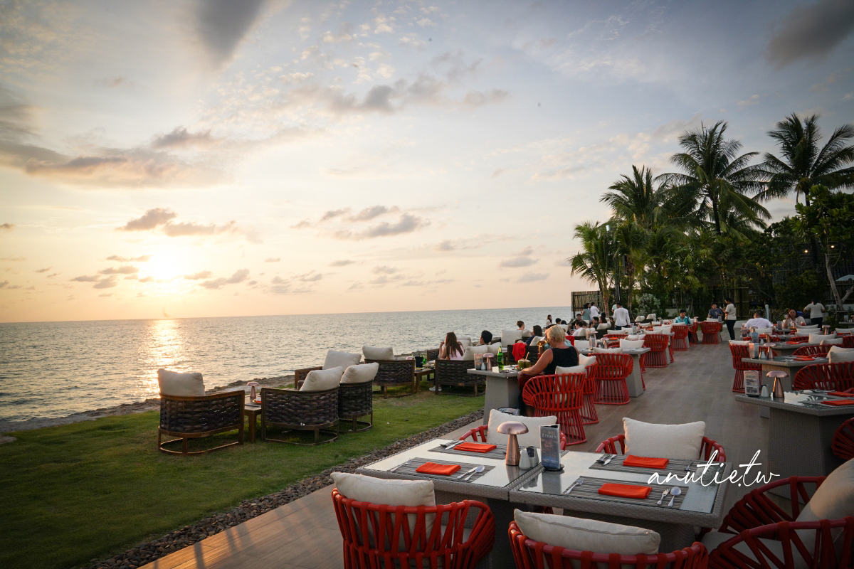 【泰國】攀牙府拷叻住宿｜La Solaya Khao Lak，Bang Niang Beach旁海景度假飯店，泳池酒吧、Villa房型與餐飲分享