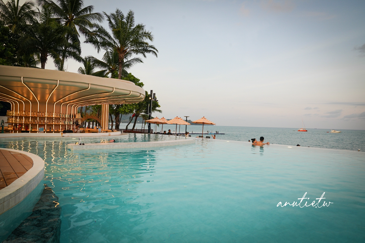 【泰國】攀牙府拷叻住宿｜La Solaya Khao Lak，Bang Niang Beach旁海景度假飯店，泳池酒吧、Villa房型與餐飲分享