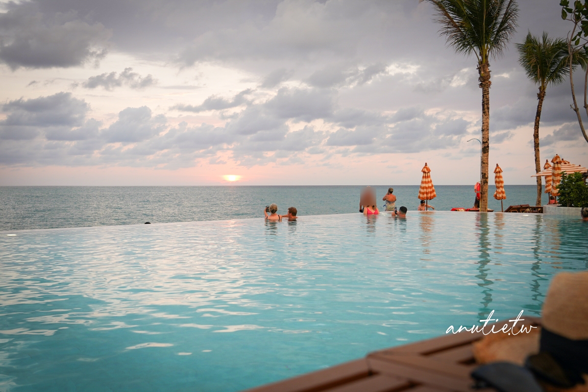 【泰國】攀牙府拷叻住宿｜La Solaya Khao Lak，Bang Niang Beach旁海景度假飯店，泳池酒吧、Villa房型與餐飲分享