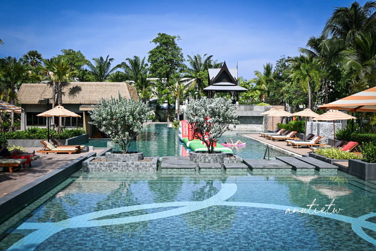 【泰國】攀牙府拷叻住宿｜La Solaya Khao Lak，Bang Niang Beach旁海景度假飯店，泳池酒吧、Villa房型與餐飲分享
