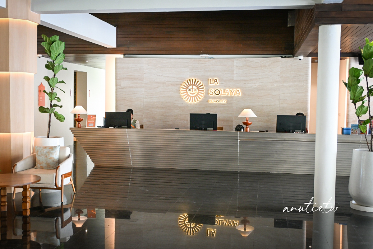 【泰國】攀牙府拷叻住宿｜La Solaya Khao Lak，Bang Niang Beach旁海景度假飯店，泳池酒吧、Villa房型與餐飲分享
