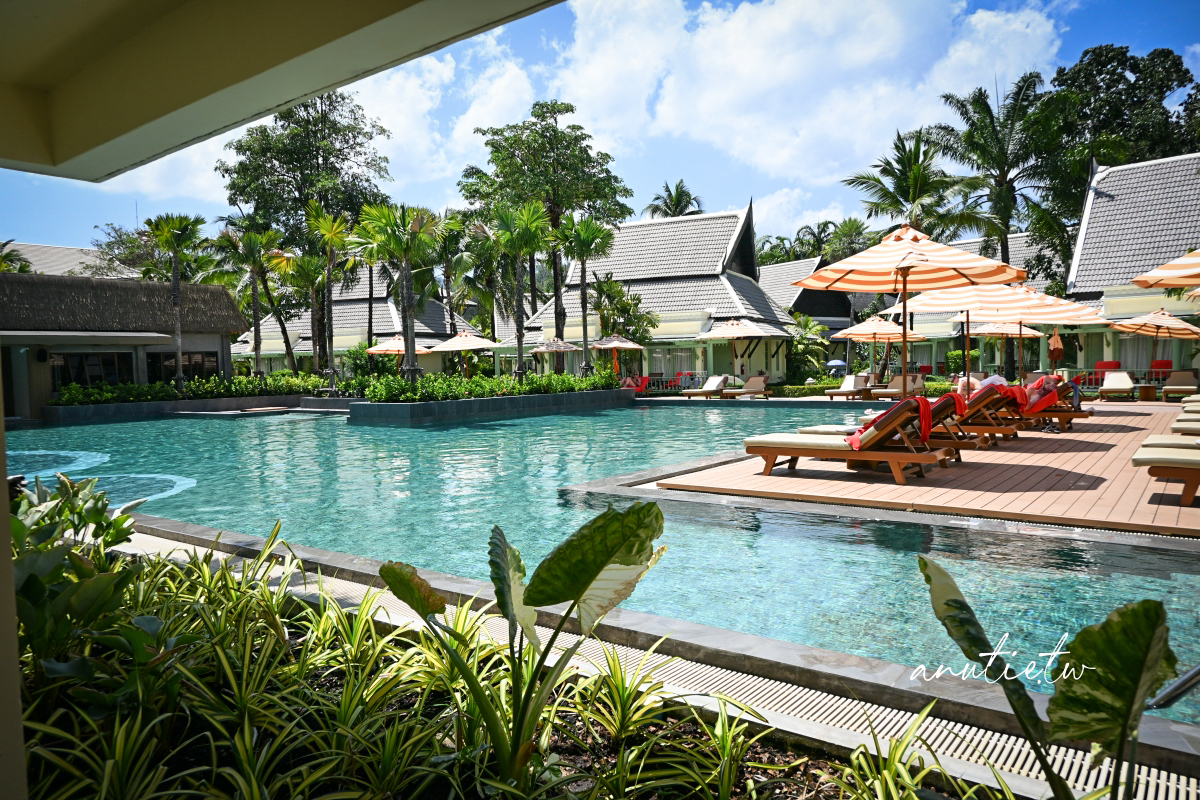 【泰國】攀牙府拷叻住宿｜La Solaya Khao Lak，Bang Niang Beach旁海景度假飯店，泳池酒吧、Villa房型與餐飲分享