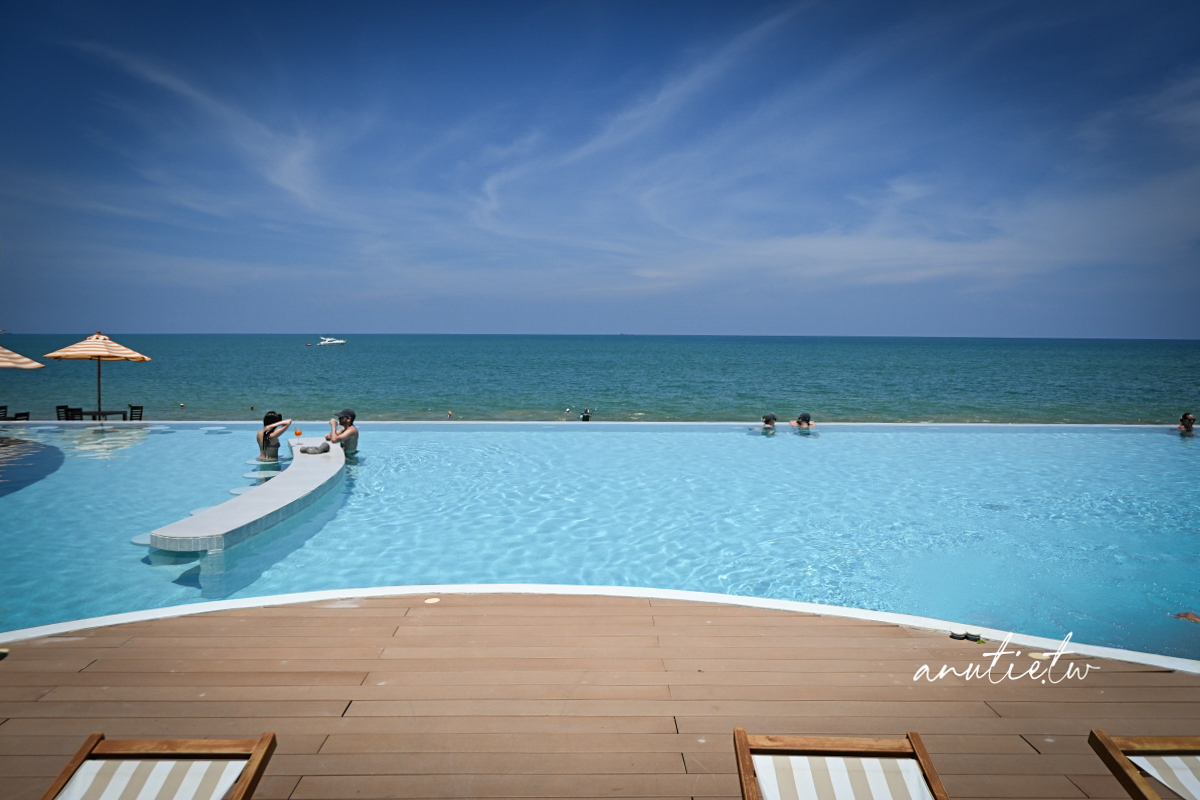 【泰國】攀牙府拷叻住宿｜La Solaya Khao Lak，Bang Niang Beach旁海景度假飯店，泳池酒吧、Villa房型與餐飲分享