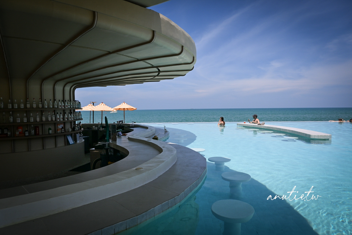 【泰國】攀牙府拷叻住宿｜La Solaya Khao Lak，Bang Niang Beach旁海景度假飯店，泳池酒吧、Villa房型與餐飲分享