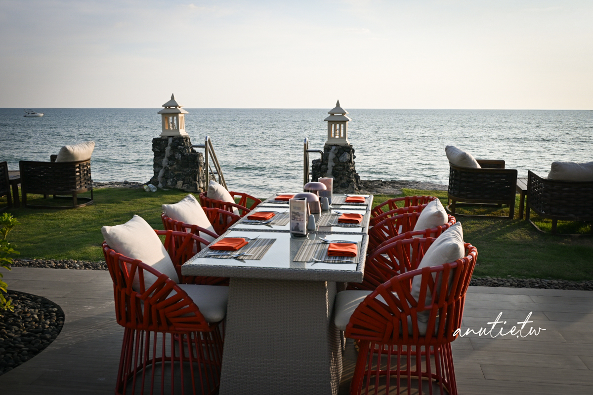 【泰國】攀牙府拷叻住宿｜La Solaya Khao Lak，Bang Niang Beach旁海景度假飯店，泳池酒吧、Villa房型與餐飲分享