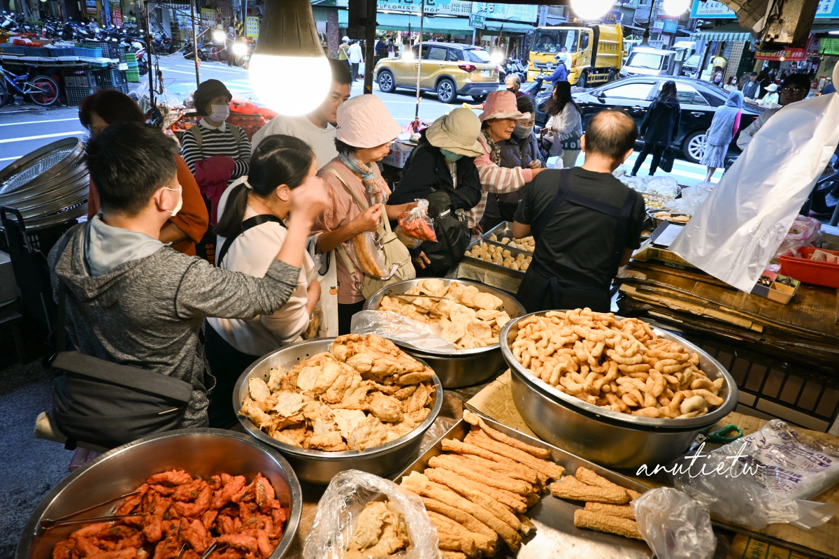 【基隆】仁愛區｜兩全天婦羅，仁愛市場30年老店，現炸天婦羅、炸牛蒡必買，地下停車場一上來就聞得到香氣