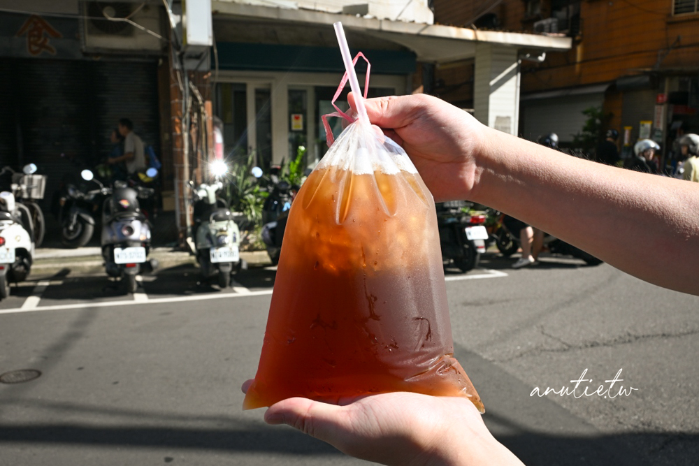 【台北】北投|北投高記茶莊總店,北投必喝紅茶,塑膠袋提著喝超有fu的古早味茶飲 - 第5張圖 【台北】北投|北投高記茶莊總店,北投必喝紅茶,塑膠袋提著喝超有fu的古早味茶飲
