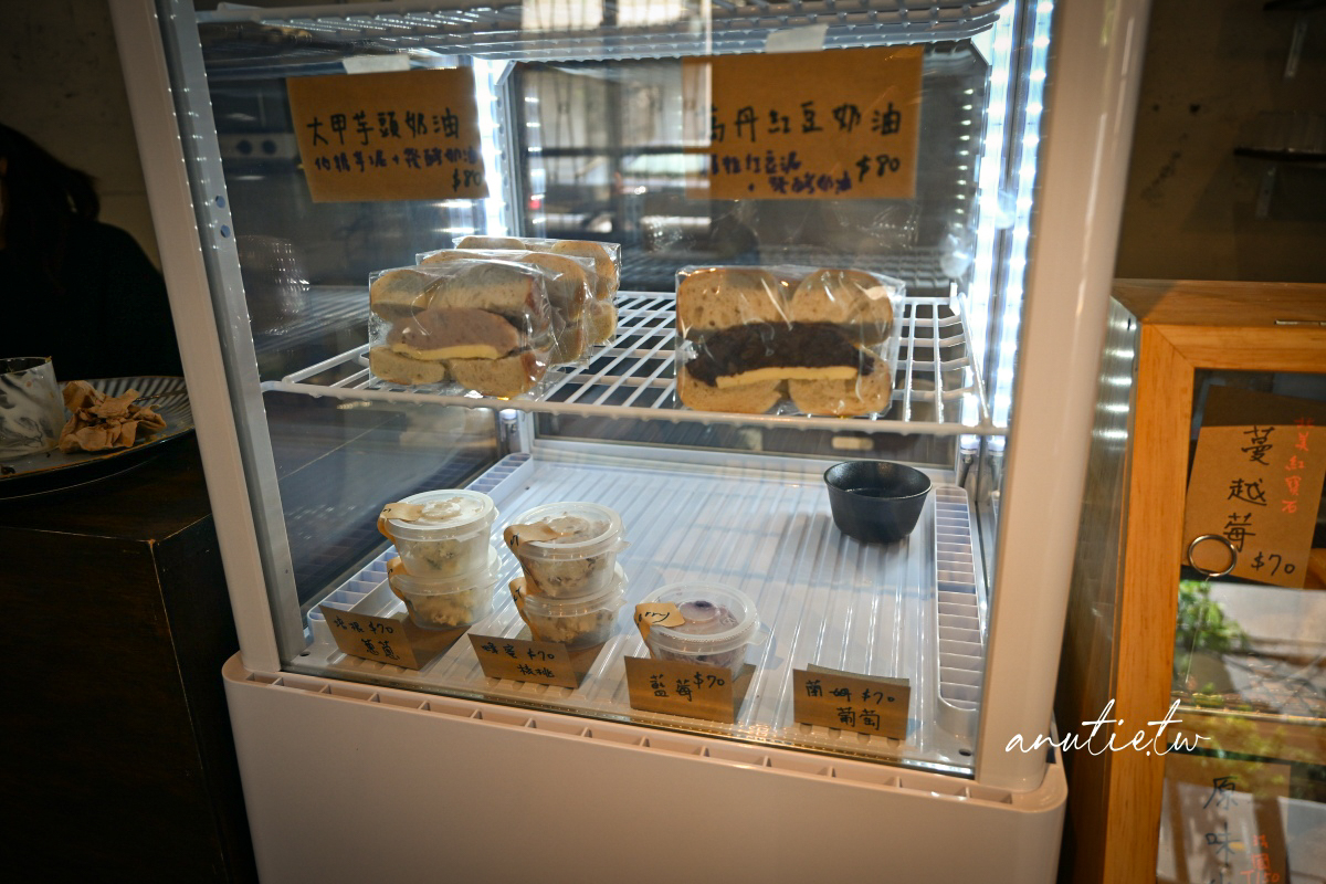 【圓山站美食】Chew The Day 嚼日子，新開幕老宅貝果店，甜鹹口味都有，來份貝果配咖啡剛剛好