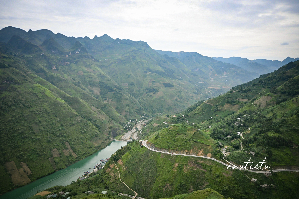 【越南北部旅遊】儒桂河遊船｜河江塗山峽谷搭船體驗，從山頂看到水平面