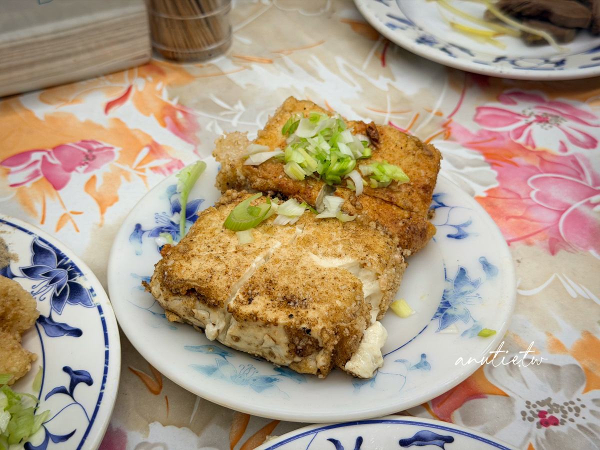【台北】延三夜市｜旗魚新竹米粉，晚餐宵夜開到開到早上，米粉湯配炸豆腐、豬皮、肝連很台味