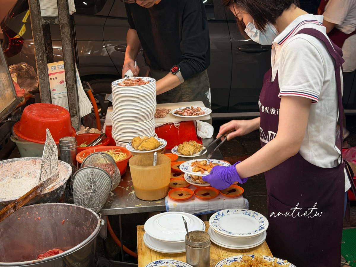 【台北】延三夜市｜旗魚新竹米粉，晚餐宵夜開到開到早上，米粉湯配炸豆腐、豬皮、肝連很台味