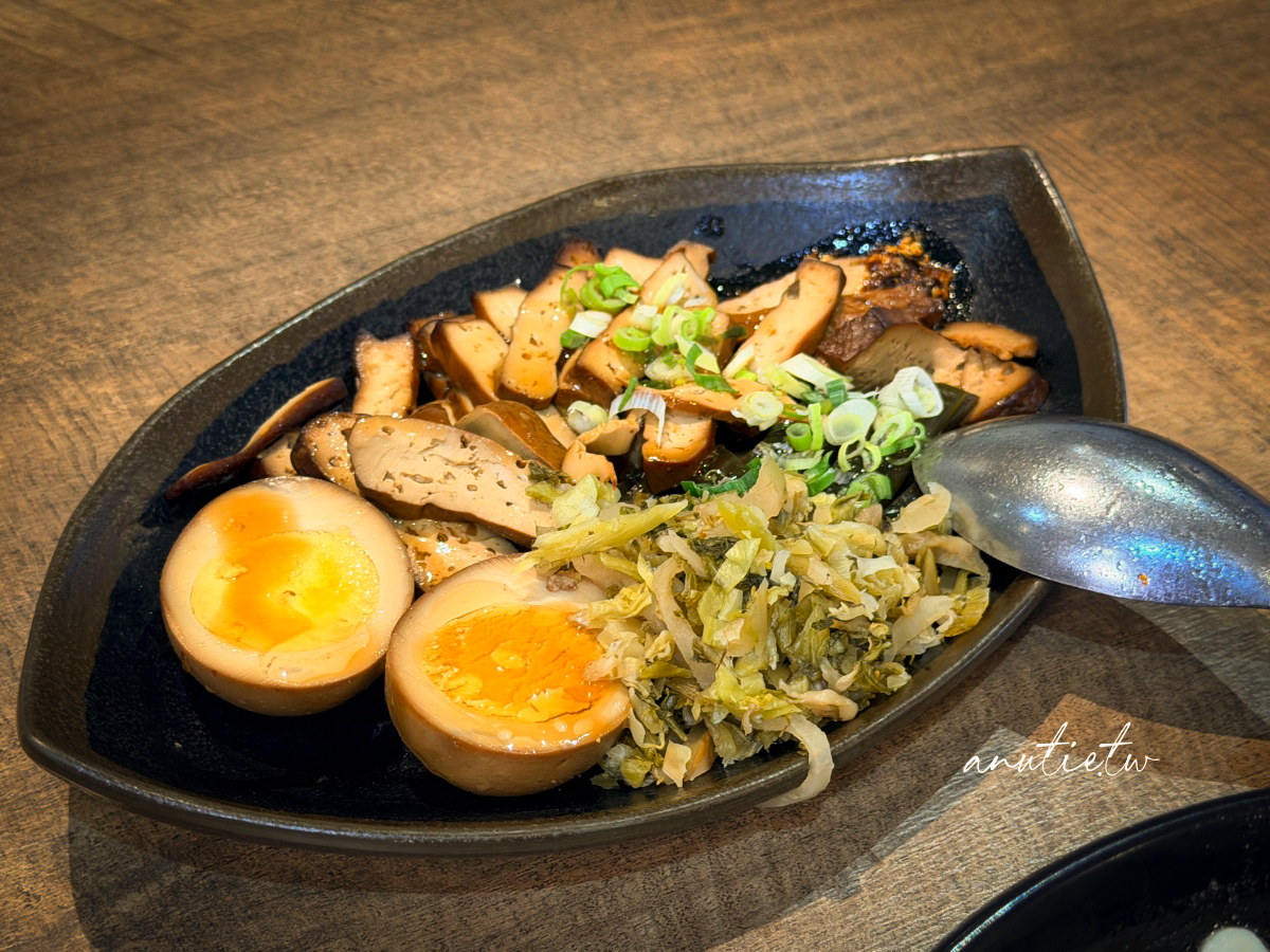 【台北內湖美食】阿肋牛肉麵｜東湖國小旁人氣牛肉麵店，搬家後環境更舒適，牛肉麵、排骨酥麵與滷味都值得一試