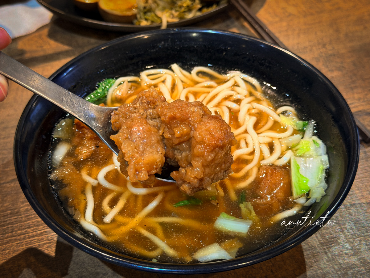 【台北內湖美食】阿肋牛肉麵｜東湖國小旁人氣牛肉麵店，搬家後環境更舒適，牛肉麵、排骨酥麵與滷味都值得一試