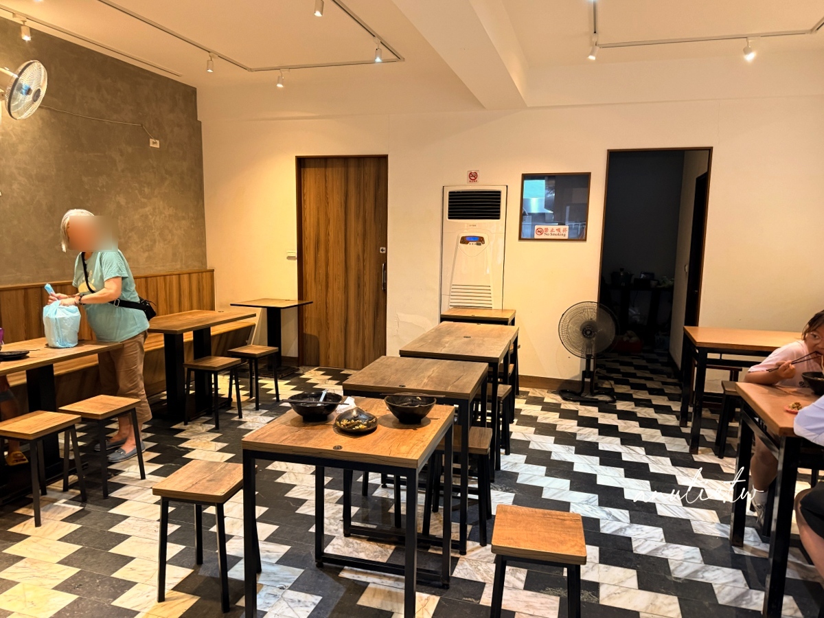 【台北內湖美食】阿肋牛肉麵｜東湖國小旁人氣牛肉麵店，搬家後環境更舒適，牛肉麵、排骨酥麵與滷味都值得一試