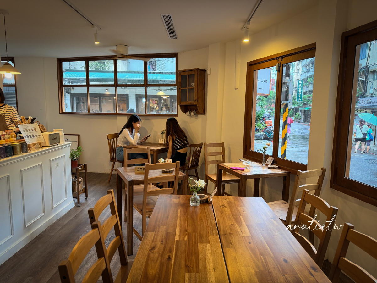 【新店甜點】大坪林站｜Butter Cake Café 奶油蛋糕咖啡廳，水果千層、軟嫩布丁與檸檬咖啡