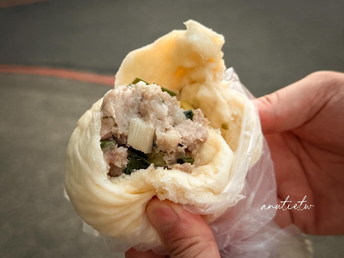 【新北】金山｜金山肉包王，金山老街人氣排隊肉包，蔥肉包、滷肉包都很有料