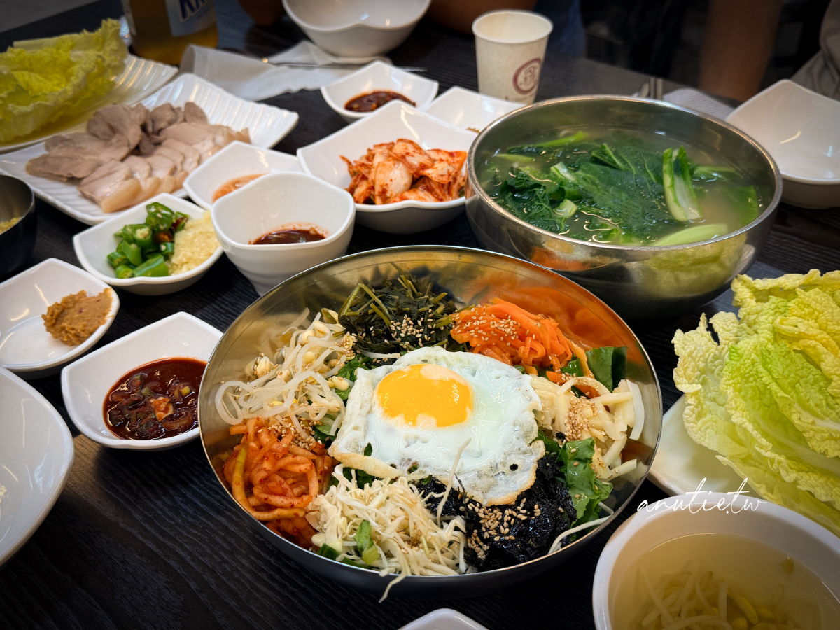 【首爾美食】京東市場｜安東家刀削麵 無菜單料理一號，黑白大廚姨母開的店，現在不用排隊但味道有點失望