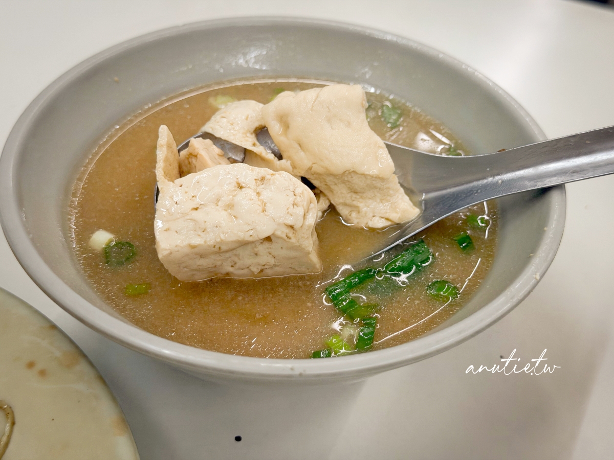 【新北】新店｜老孫涼麵，綜合涼麵加炸醬味道更濃，週末人潮一直來