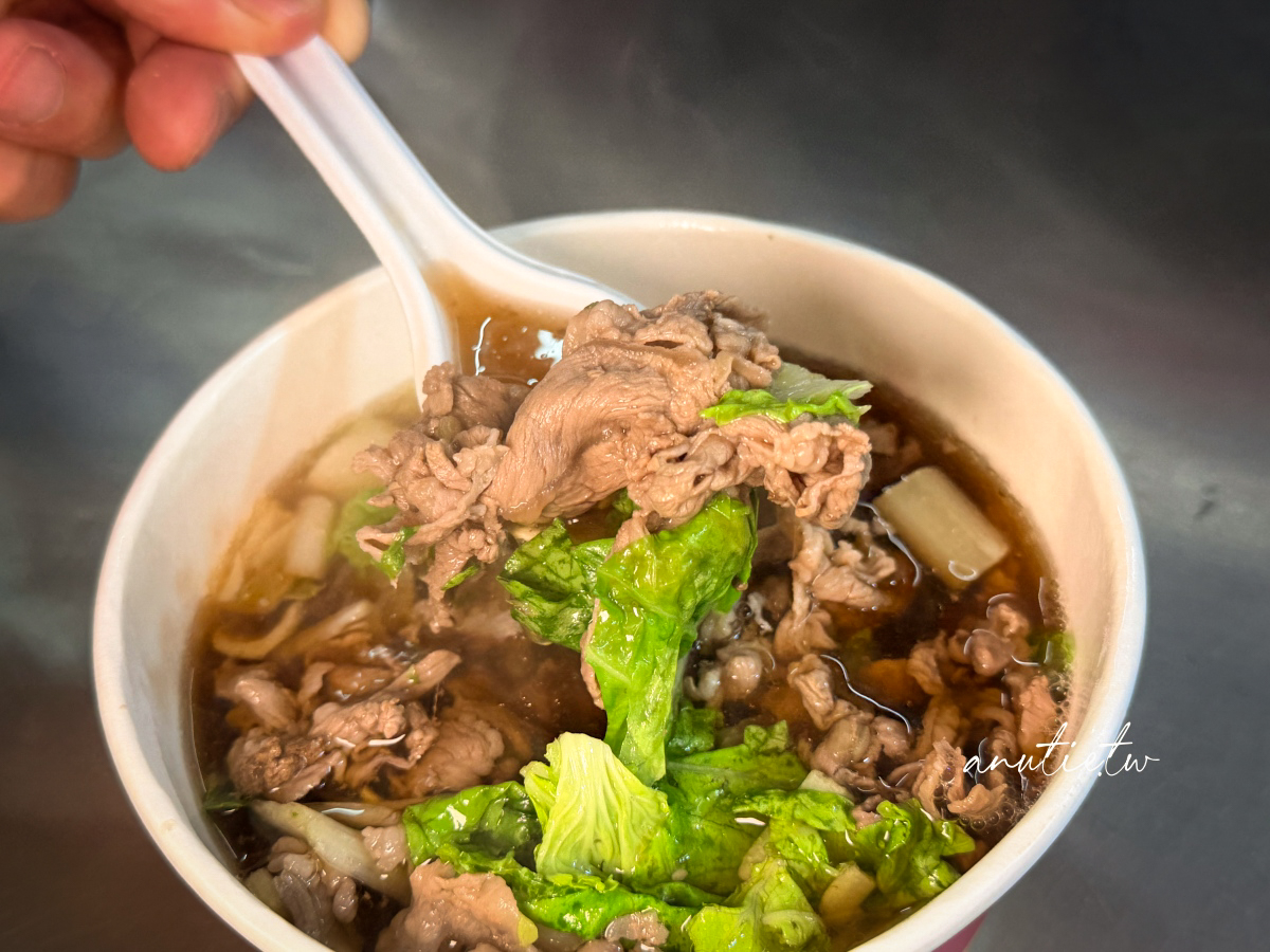 【宜蘭羅東夜市美食】羊舖子當歸羊肉湯，湯頭順口不油膩，酥脆臭豆腐也意外好吃