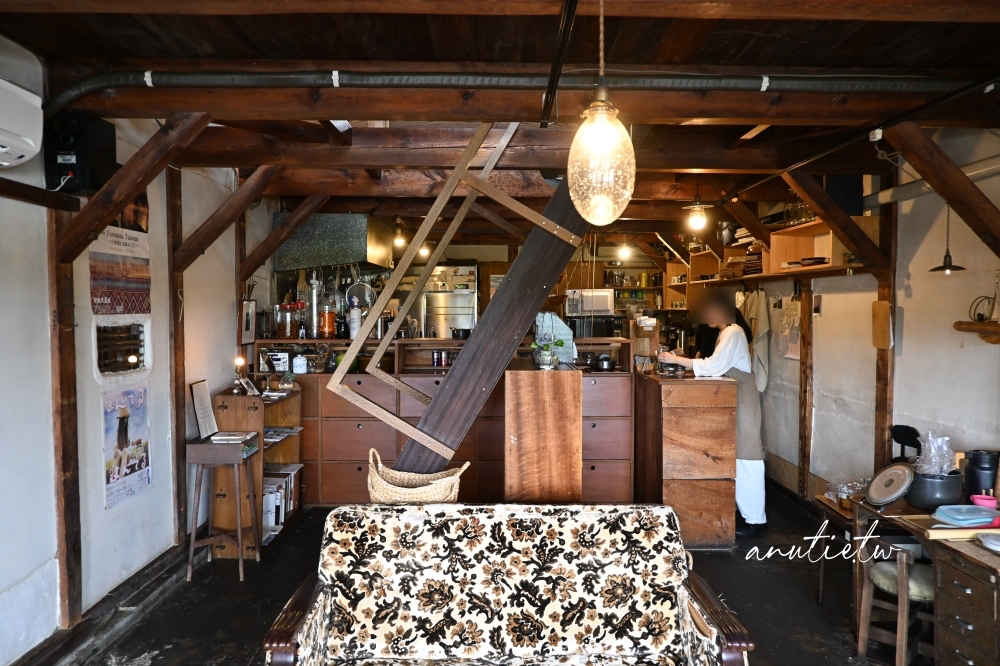 【岡山咖啡廳】後樂園｜Cafe Moyau，旭川旁老屋咖啡廳，蛋糕有水準還可以選半半，一次可以吃到兩種口味！