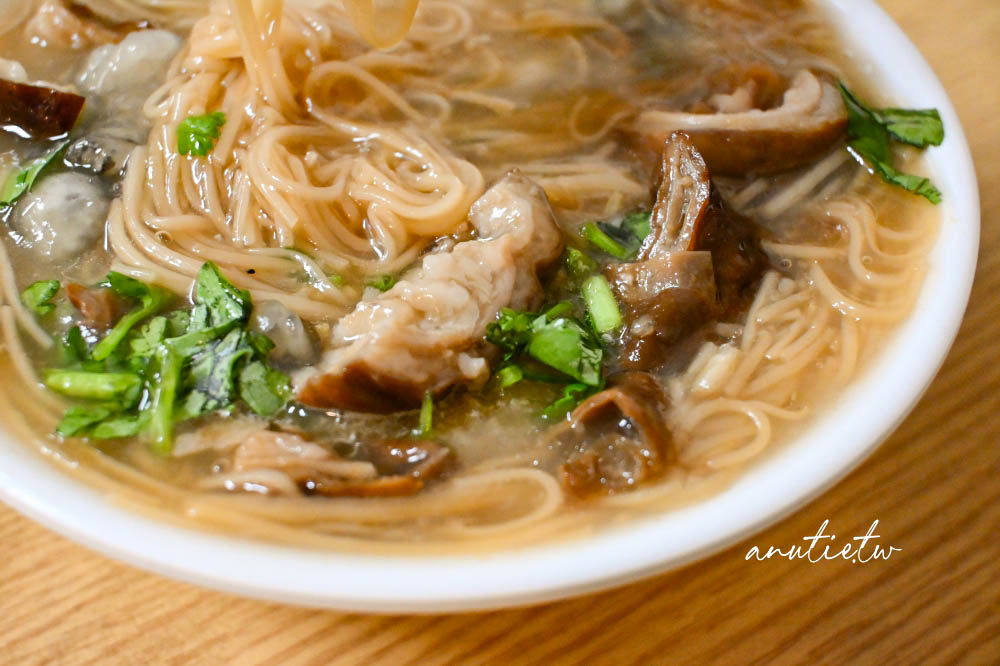【台北美食】龍山寺站|陳記腸蚵專業麵線,大腸滷得入味、蚵仔飽滿鮮甜,在地人從早餐吃到下午的人氣老店 - 第9張圖 【台北美食】龍山寺站|陳記腸蚵專業麵線,大腸滷得入味、蚵仔飽滿鮮甜,在地人從早餐吃到下午的人氣老店