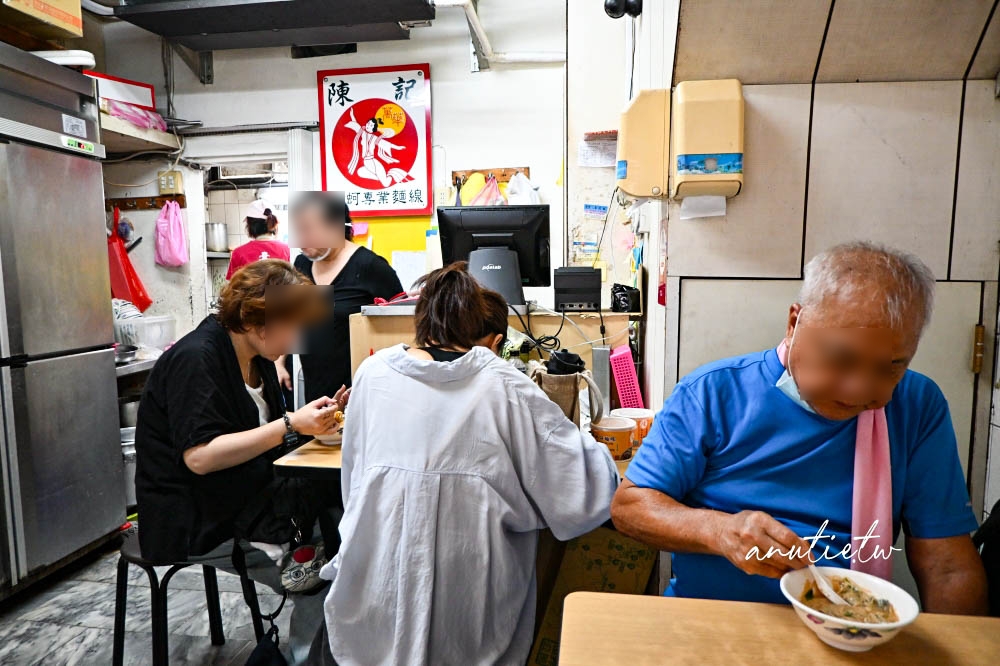 【台北美食】龍山寺站|陳記腸蚵專業麵線,大腸滷得入味、蚵仔飽滿鮮甜,在地人從早餐吃到下午的人氣老店 - 第3張圖 【台北美食】龍山寺站|陳記腸蚵專業麵線,大腸滷得入味、蚵仔飽滿鮮甜,在地人從早餐吃到下午的人氣老店