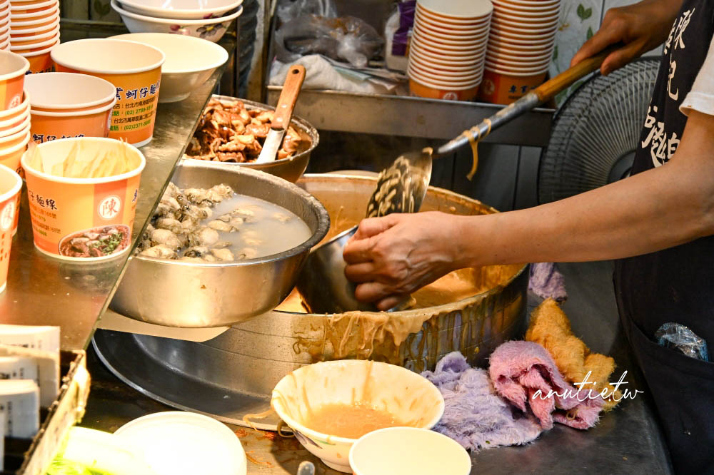 【台北美食】龍山寺站|陳記腸蚵專業麵線,大腸滷得入味、蚵仔飽滿鮮甜,在地人從早餐吃到下午的人氣老店 - 第5張圖 【台北美食】龍山寺站|陳記腸蚵專業麵線,大腸滷得入味、蚵仔飽滿鮮甜,在地人從早餐吃到下午的人氣老店