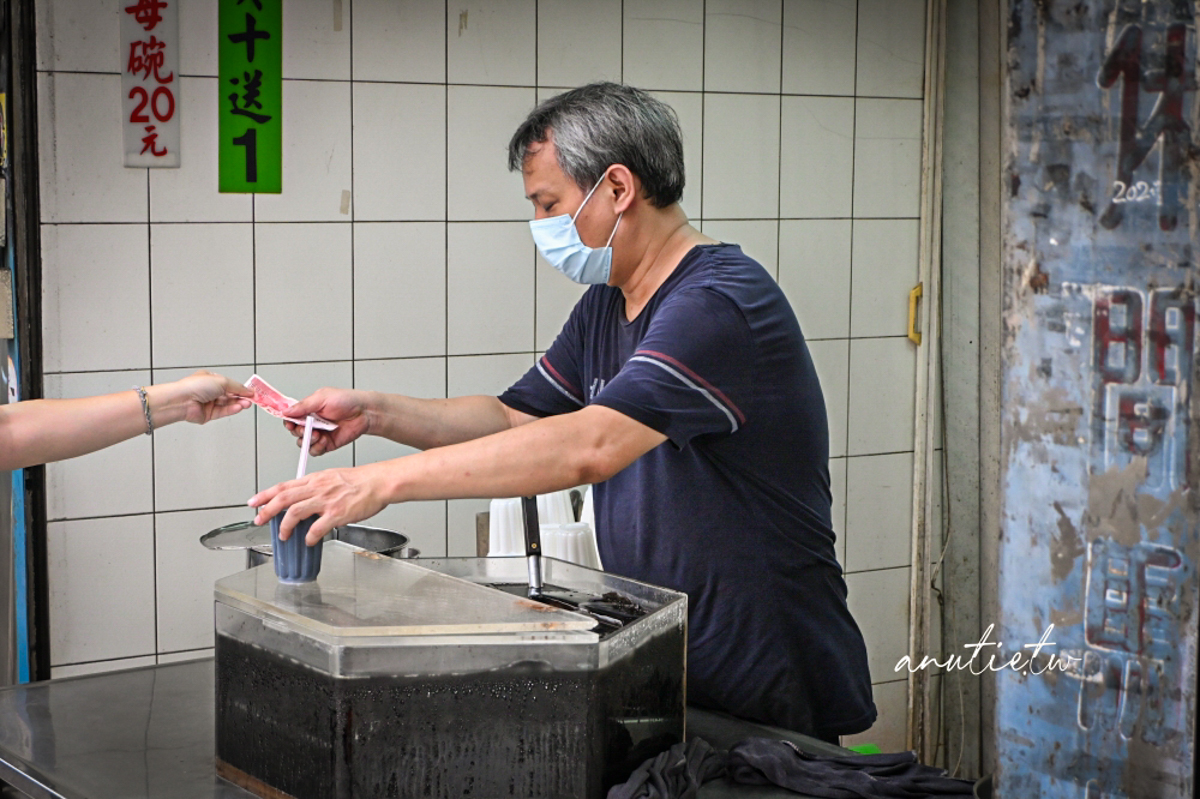 【台北】龍山寺站|典發仙草冰,廣州街夜市50年老店,20元仙草冰甜度可調整 - 第3張圖 【台北】龍山寺站|典發仙草冰,廣州街夜市50年老店,20元仙草冰甜度可調整