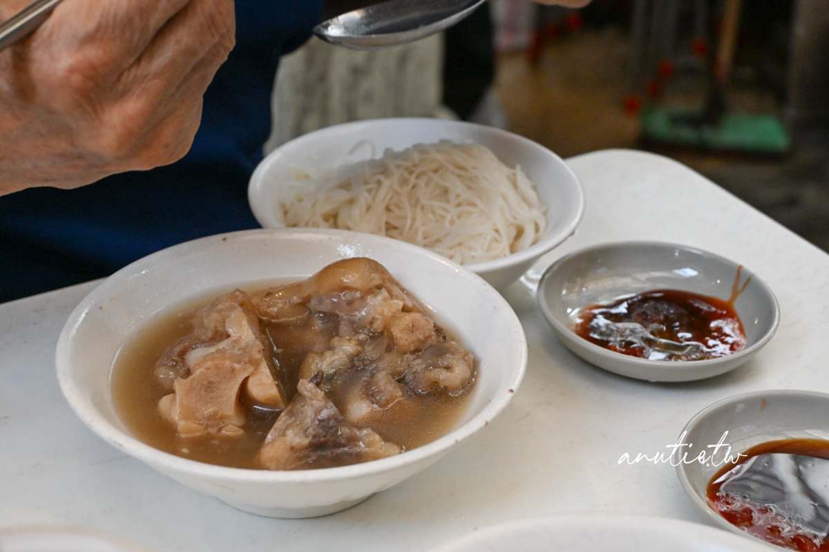 【華西街美食】當歸香當歸豬腳|龍山寺站一甲子老攤當歸豬腳湯,腿肉軟嫩、當歸湯清爽不厚重 - 第8張圖 【華西街美食】當歸香當歸豬腳|龍山寺站一甲子老攤當歸豬腳湯,腿肉軟嫩、當歸湯清爽不厚重