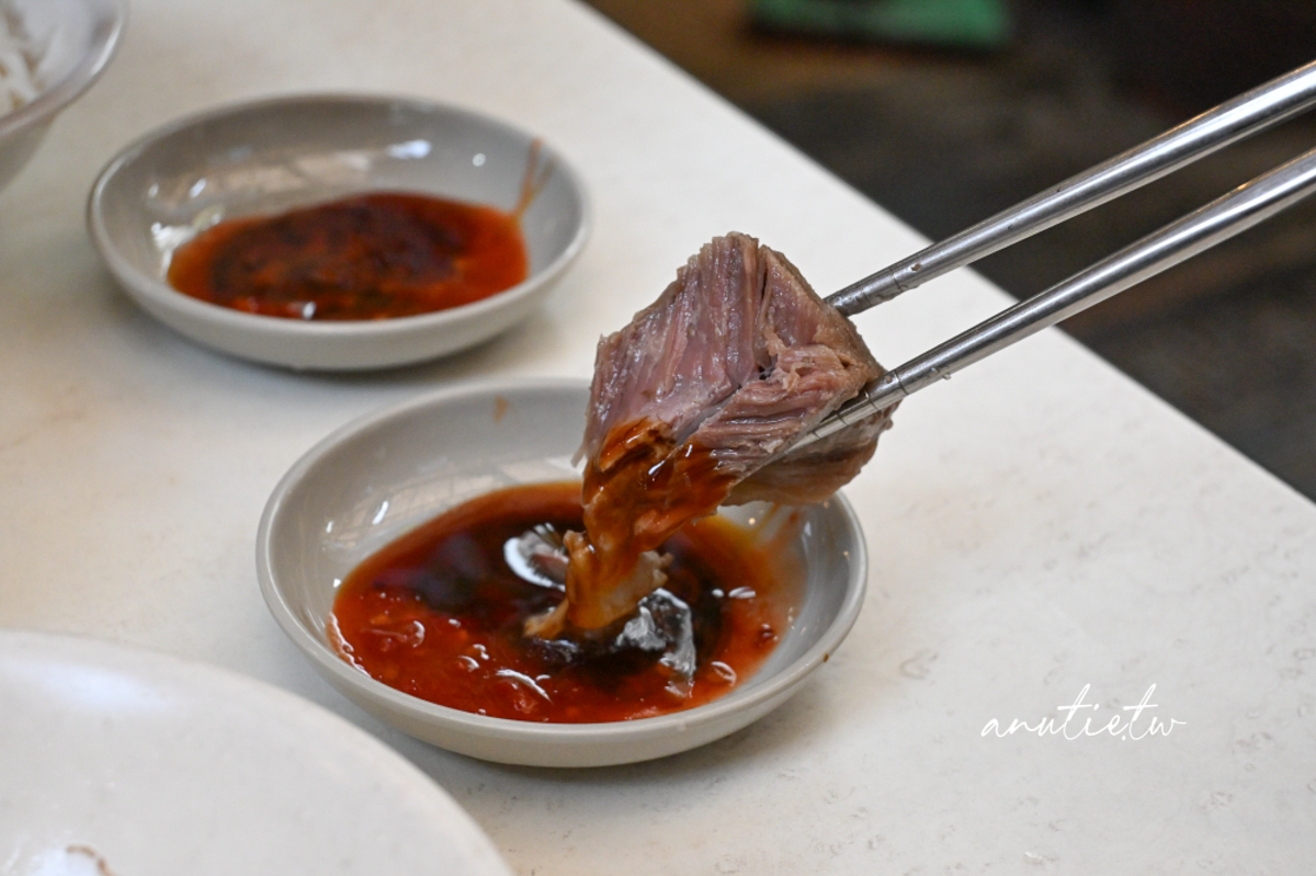 【華西街美食】當歸香當歸豬腳|龍山寺站一甲子老攤當歸豬腳湯,腿肉軟嫩、當歸湯清爽不厚重 - 第6張圖 【華西街美食】當歸香當歸豬腳|龍山寺站一甲子老攤當歸豬腳湯,腿肉軟嫩、當歸湯清爽不厚重