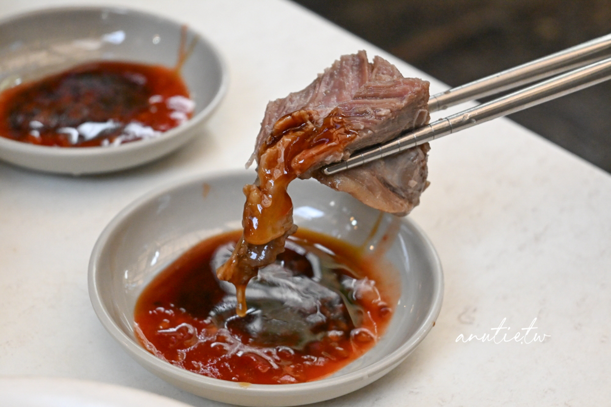 【華西街美食】當歸香當歸豬腳|龍山寺站一甲子老攤當歸豬腳湯,腿肉軟嫩、當歸湯清爽不厚重 - 第7張圖 【華西街美食】當歸香當歸豬腳|龍山寺站一甲子老攤當歸豬腳湯,腿肉軟嫩、當歸湯清爽不厚重