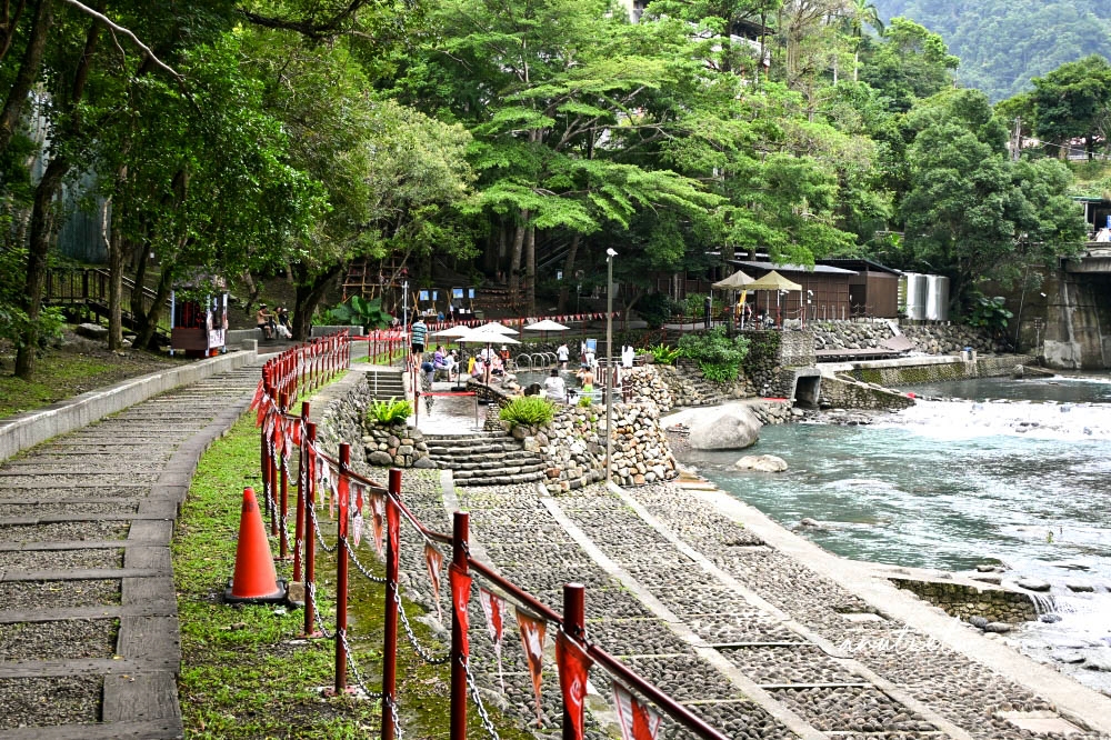 【桃園】復興區|小烏來宇內溪溫泉戲水區,夏日玩水、溪谷美人湯,山林裡享受天然碳酸氫鈉泉 - 第3張圖 【桃園】復興區|小烏來宇內溪溫泉戲水區,夏日玩水、溪谷美人湯,山林裡享受天然碳酸氫鈉泉